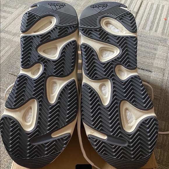 Yeezy Boost 700 Analog Size 9.5 Men’s. BARELY WORN - Picture 8 of 8
